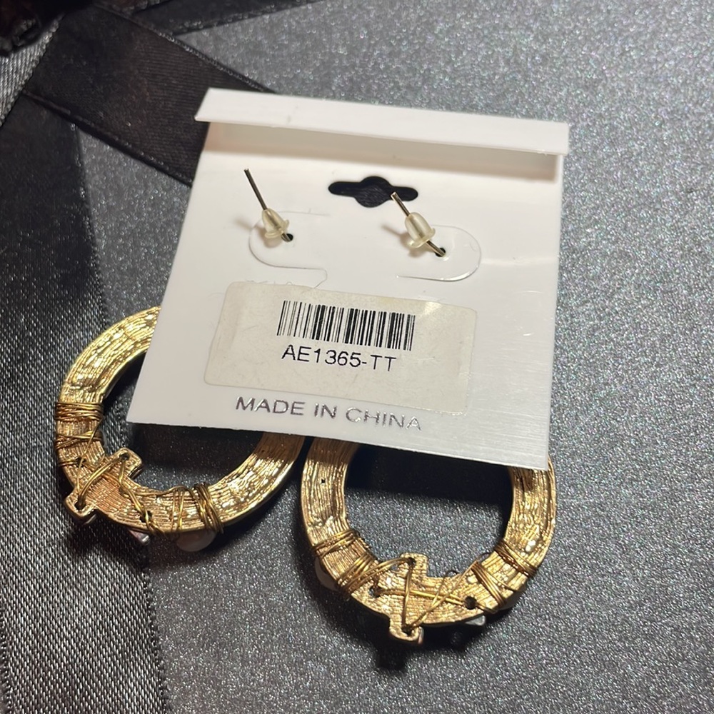 🎀3/$18🎀 NEW All things are Possible Matt 19:26 Earrings NWT - Picture 3 of 4